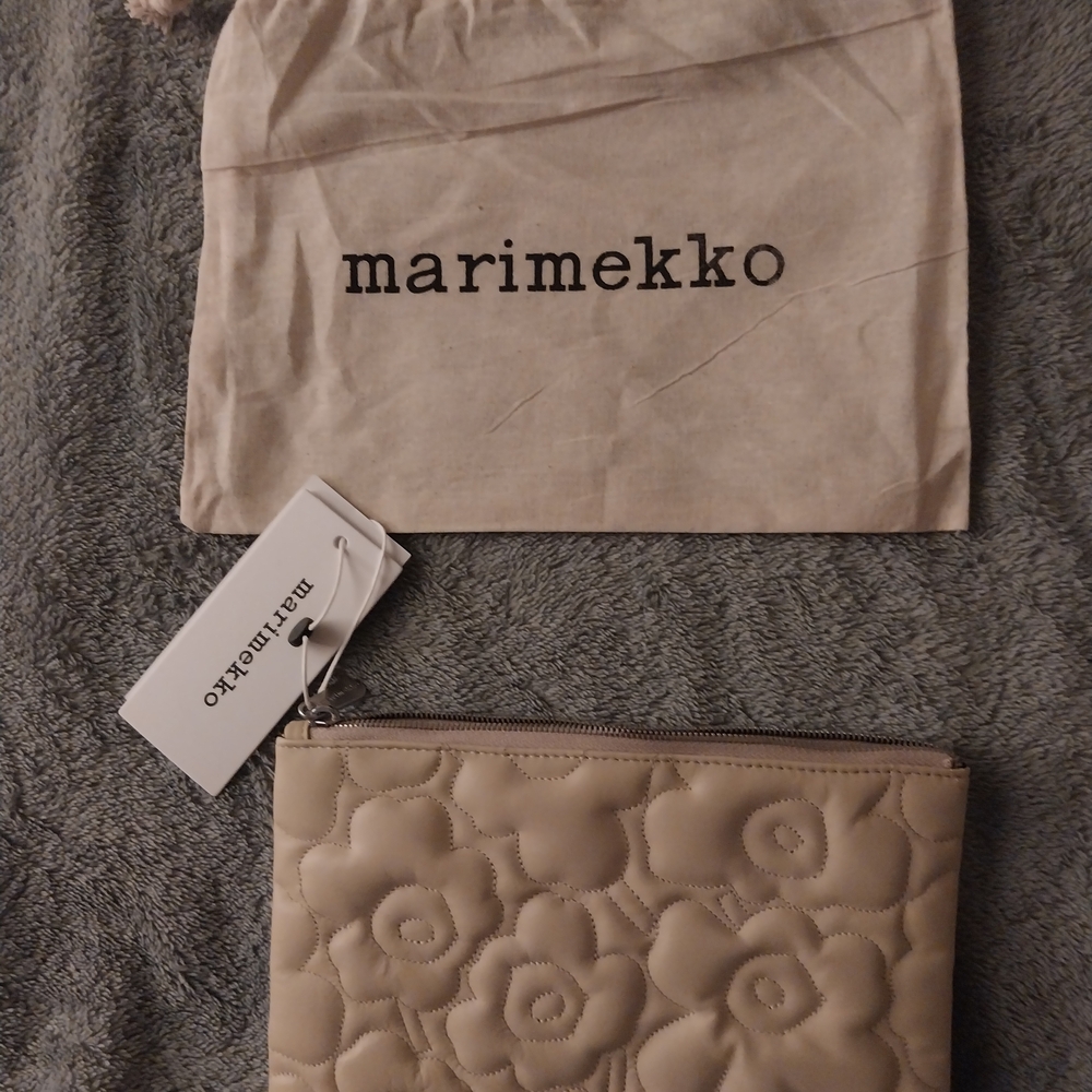 Marimekko Beige Quilted Floral Wristlet Pouch